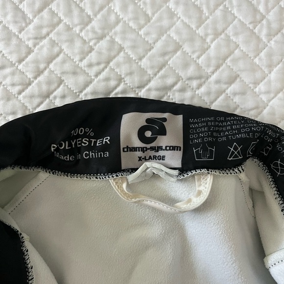 Green and Black Cycling Jacket - Picture 2 of 3